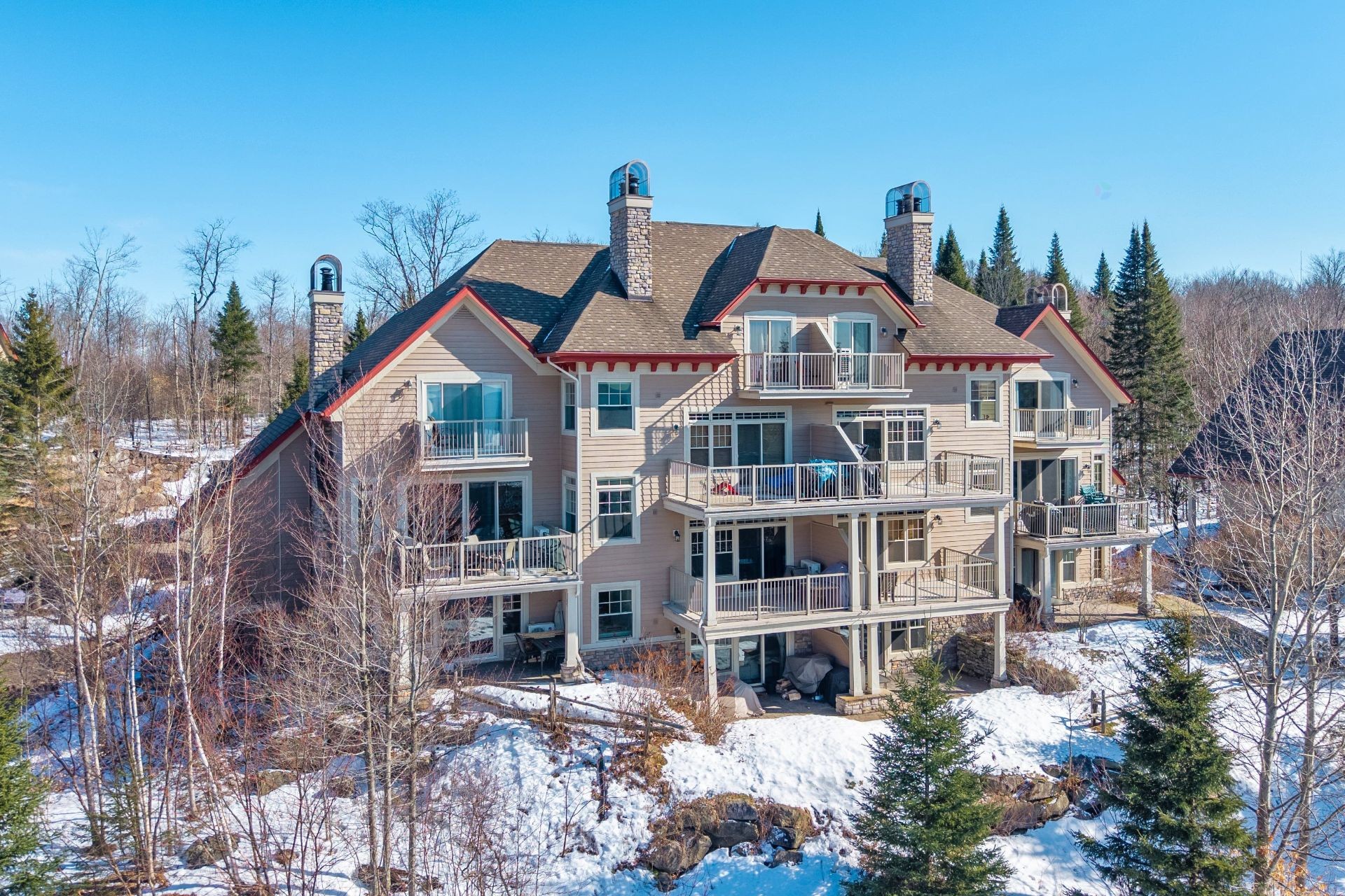 









205


Rue du Mont-Plaisant

, 3,
Mont-Tremblant,




QC
J8E1L2

