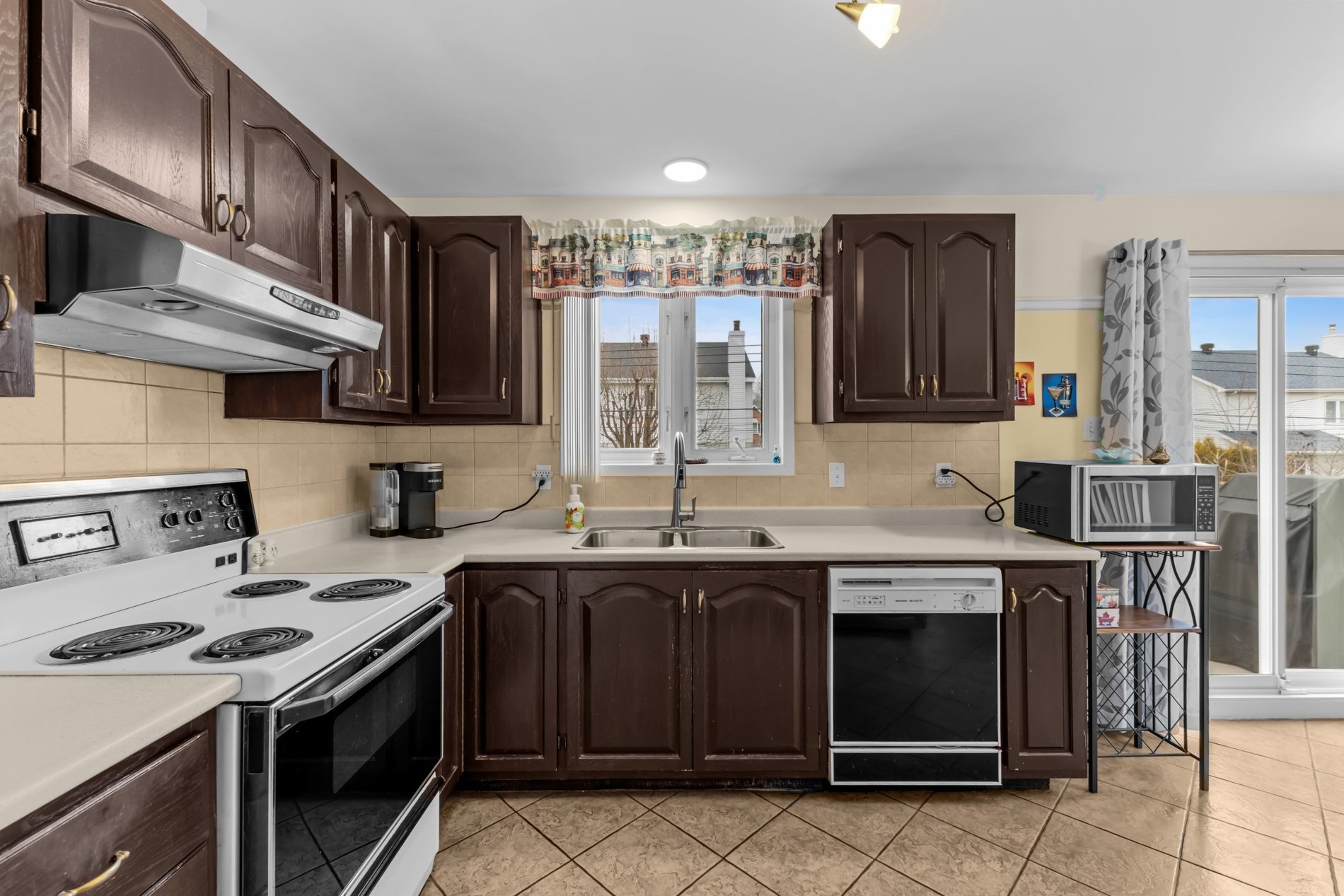 









4212


Rue Ste-Anne

,
Montréal (Pierrefonds-Roxboro),




QC
H9H5B8

