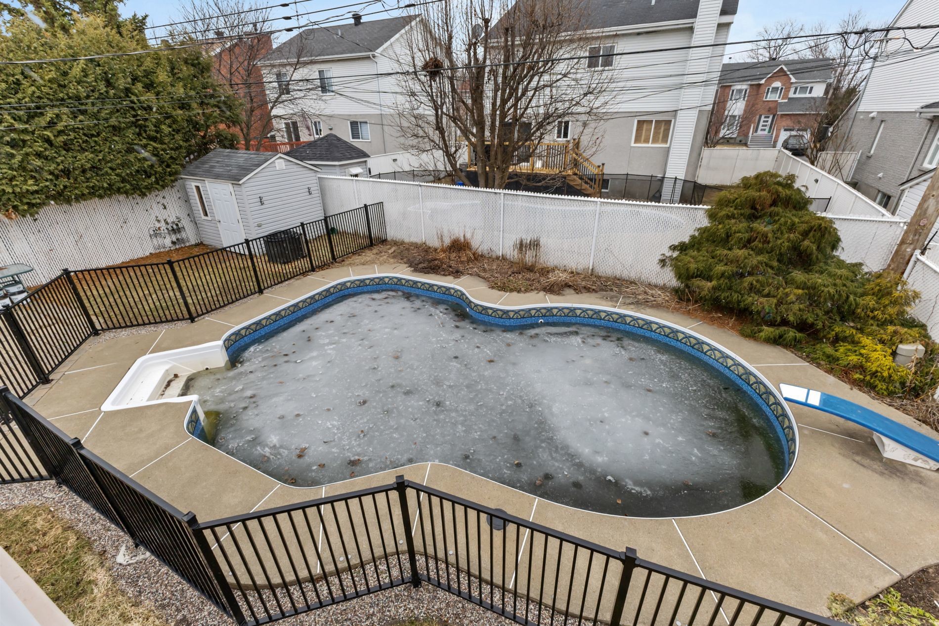 









4212


Rue Ste-Anne

,
Montréal (Pierrefonds-Roxboro),




QC
H9H5B8

