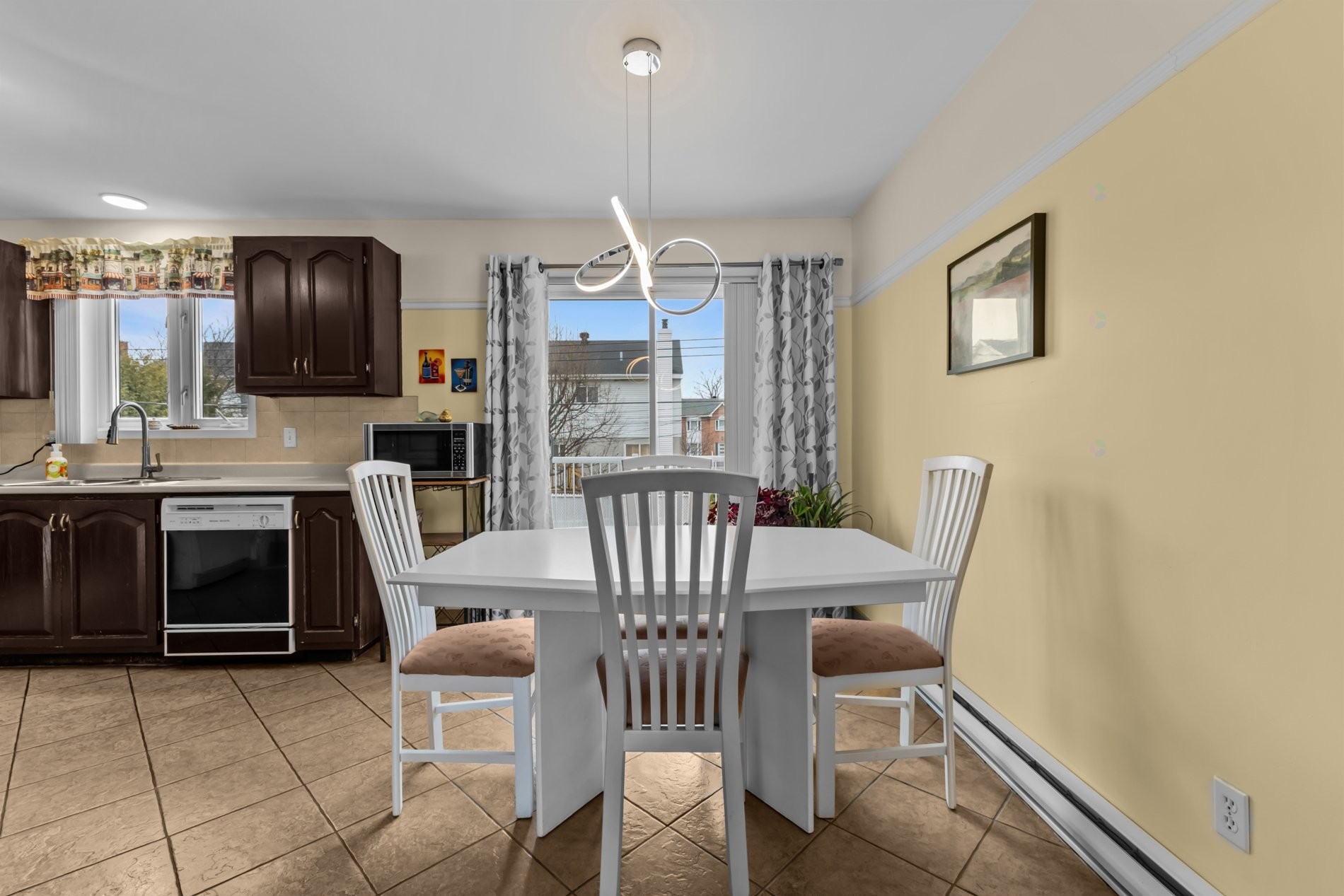 









4212


Rue Ste-Anne

,
Montréal (Pierrefonds-Roxboro),




QC
H9H5B8

