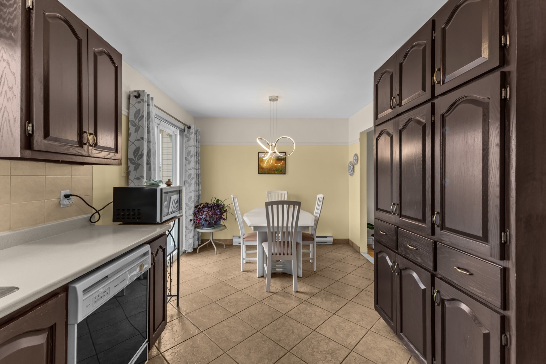 









4212


Rue Ste-Anne

,
Montréal (Pierrefonds-Roxboro),




QC
H9H5B8

