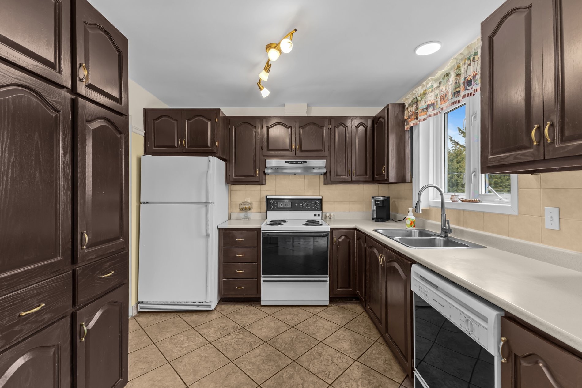 









4212


Rue Ste-Anne

,
Montréal (Pierrefonds-Roxboro),




QC
H9H5B8

