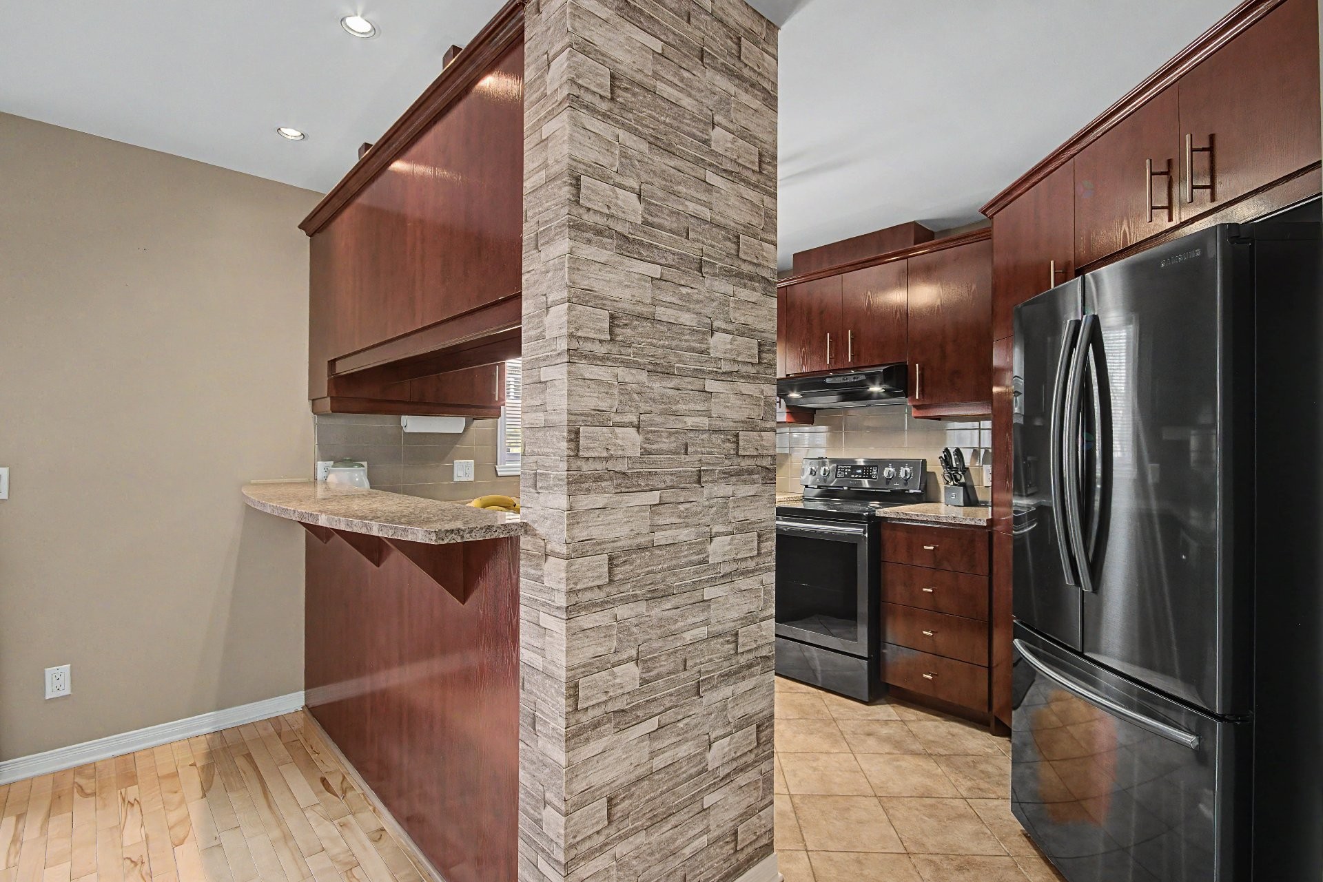 









120


Rue Deslières

,
Saint-Bruno-de-Montarville,




QC
J3V6P5

