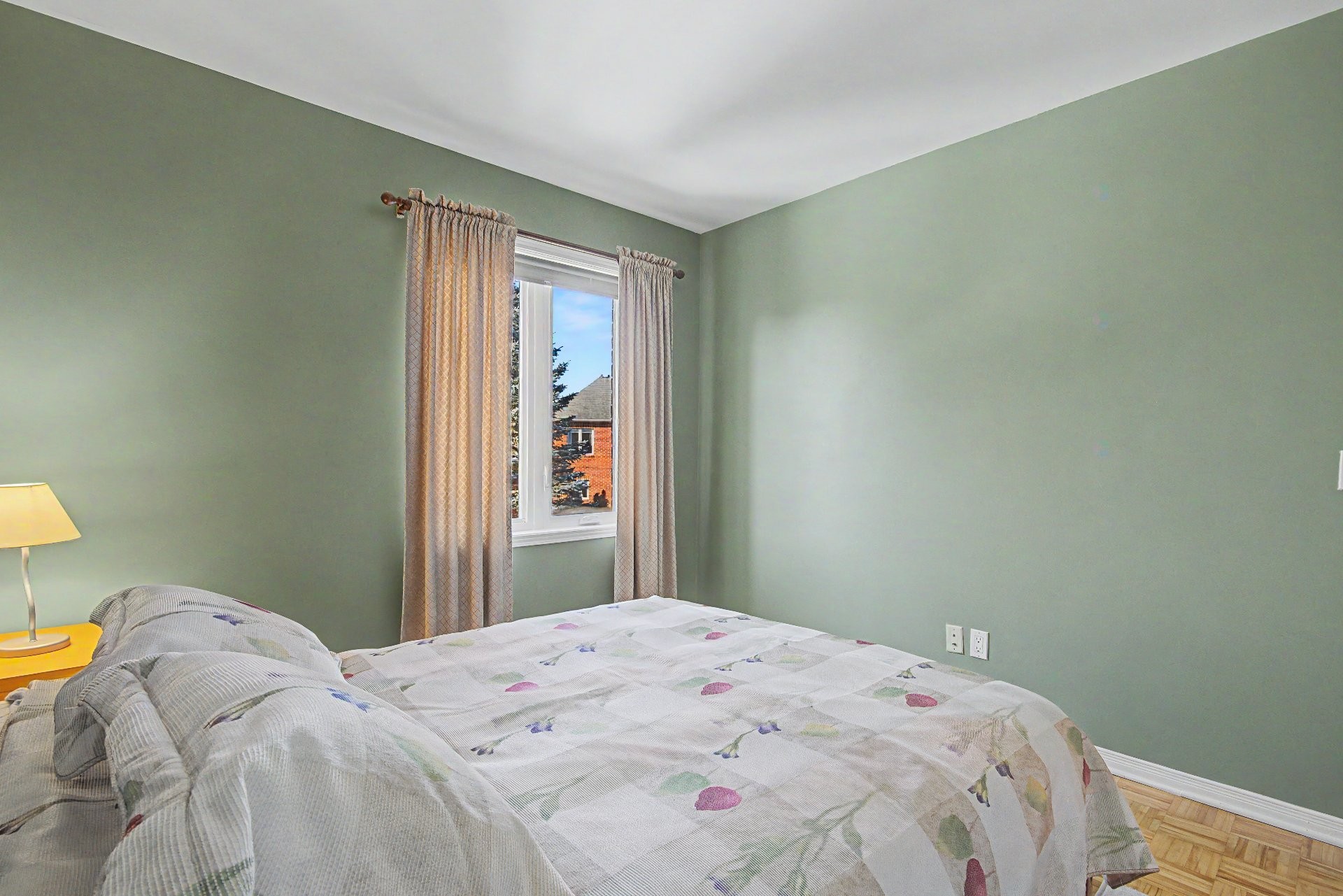 









120


Rue Deslières

,
Saint-Bruno-de-Montarville,




QC
J3V6P5

