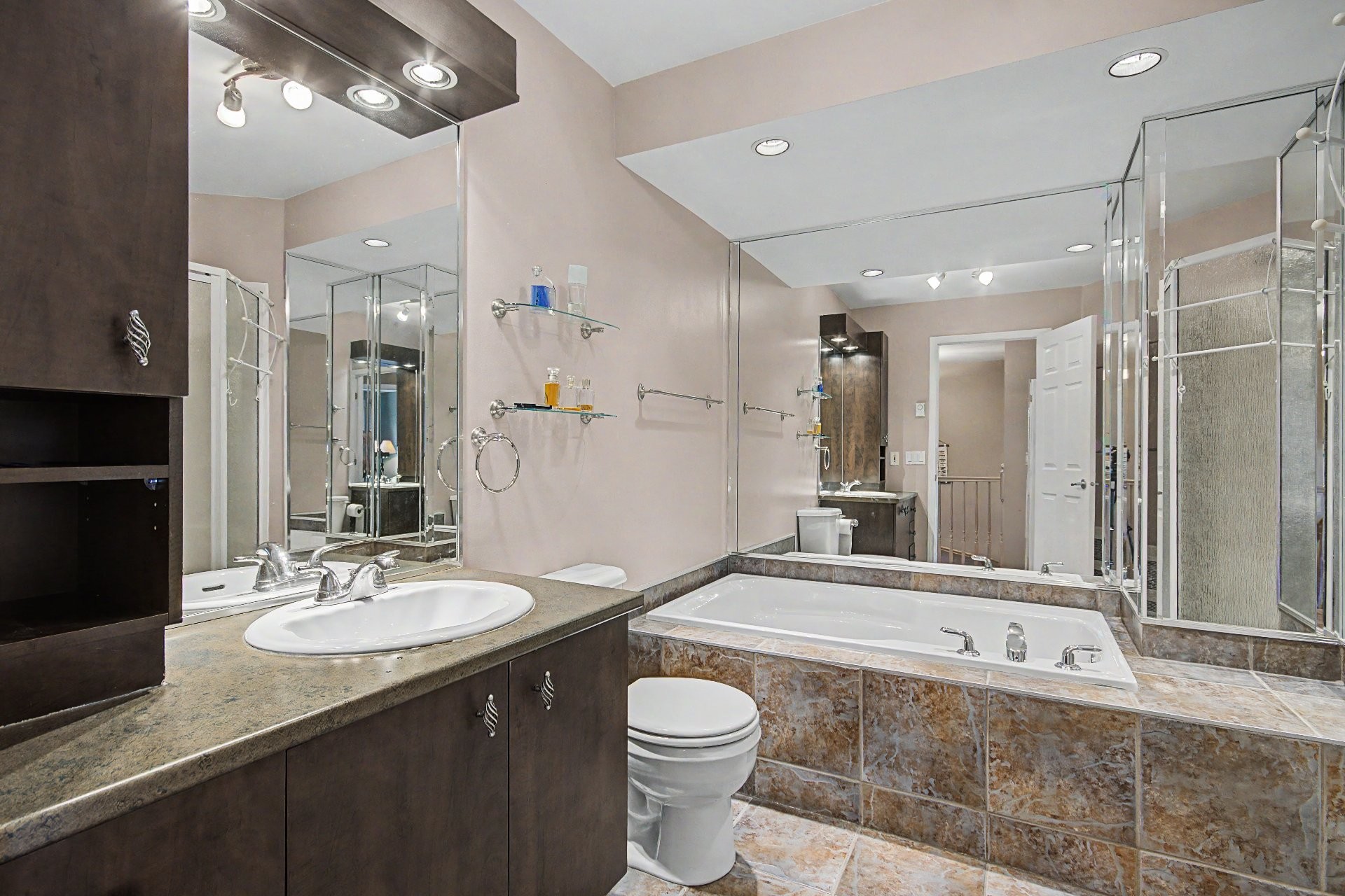 









120


Rue Deslières

,
Saint-Bruno-de-Montarville,




QC
J3V6P5

