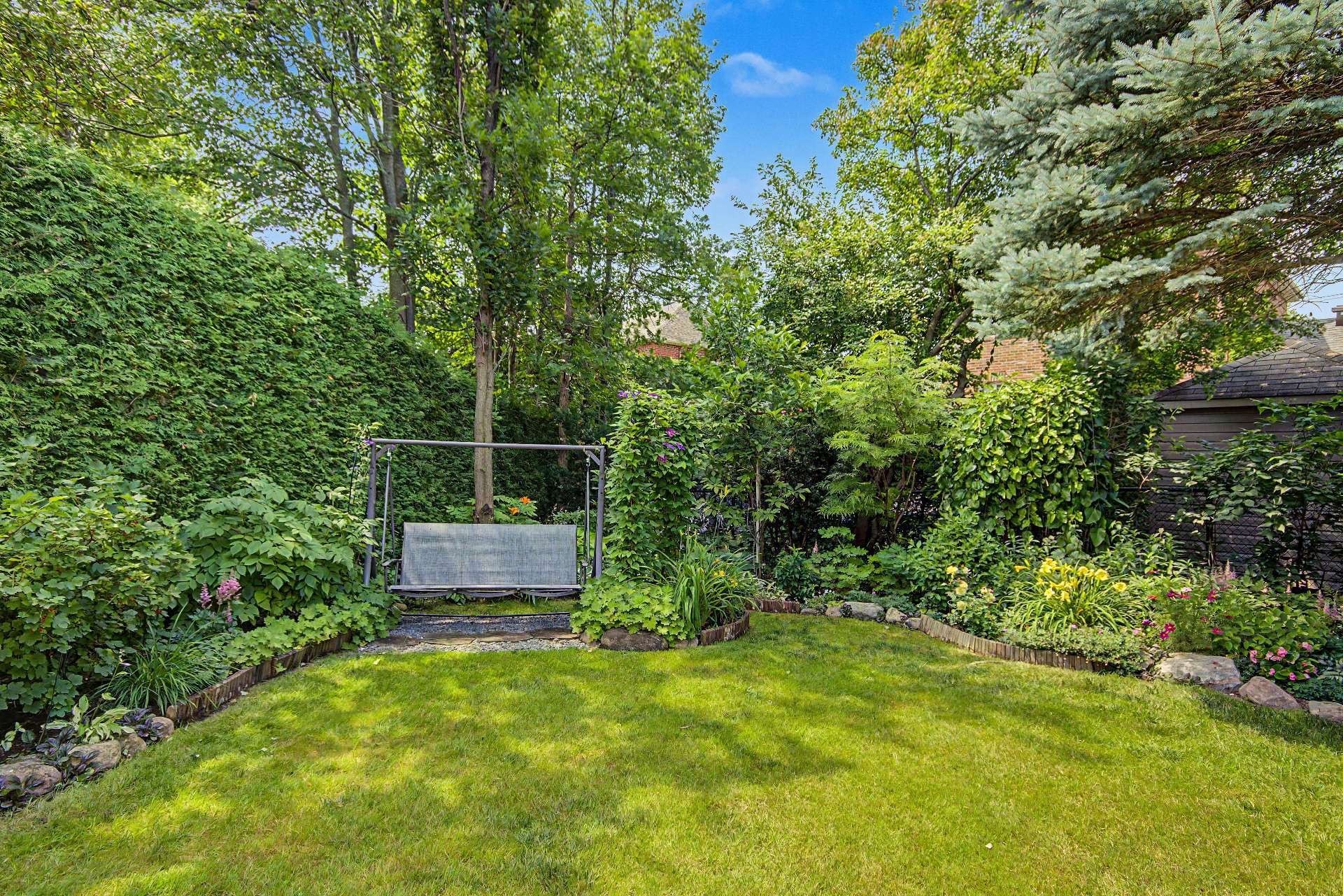 









120


Rue Deslières

,
Saint-Bruno-de-Montarville,




QC
J3V6P5

