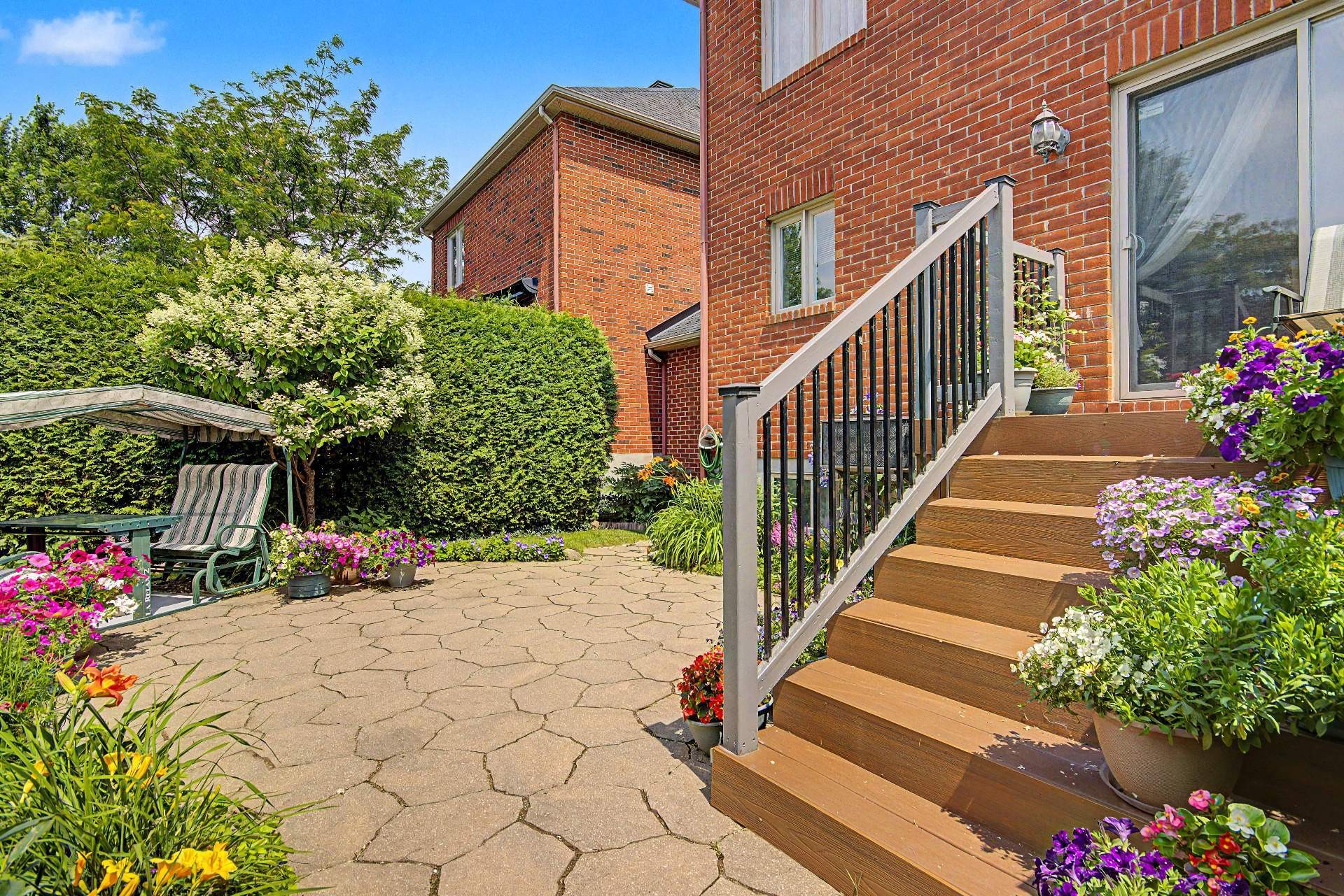 









120


Rue Deslières

,
Saint-Bruno-de-Montarville,




QC
J3V6P5


