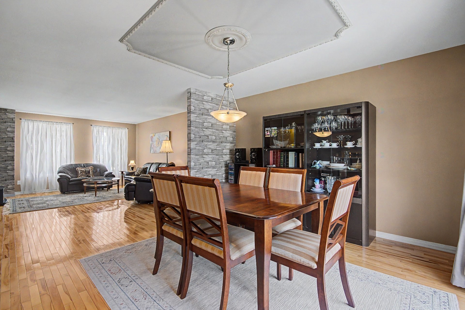 









120


Rue Deslières

,
Saint-Bruno-de-Montarville,




QC
J3V6P5

