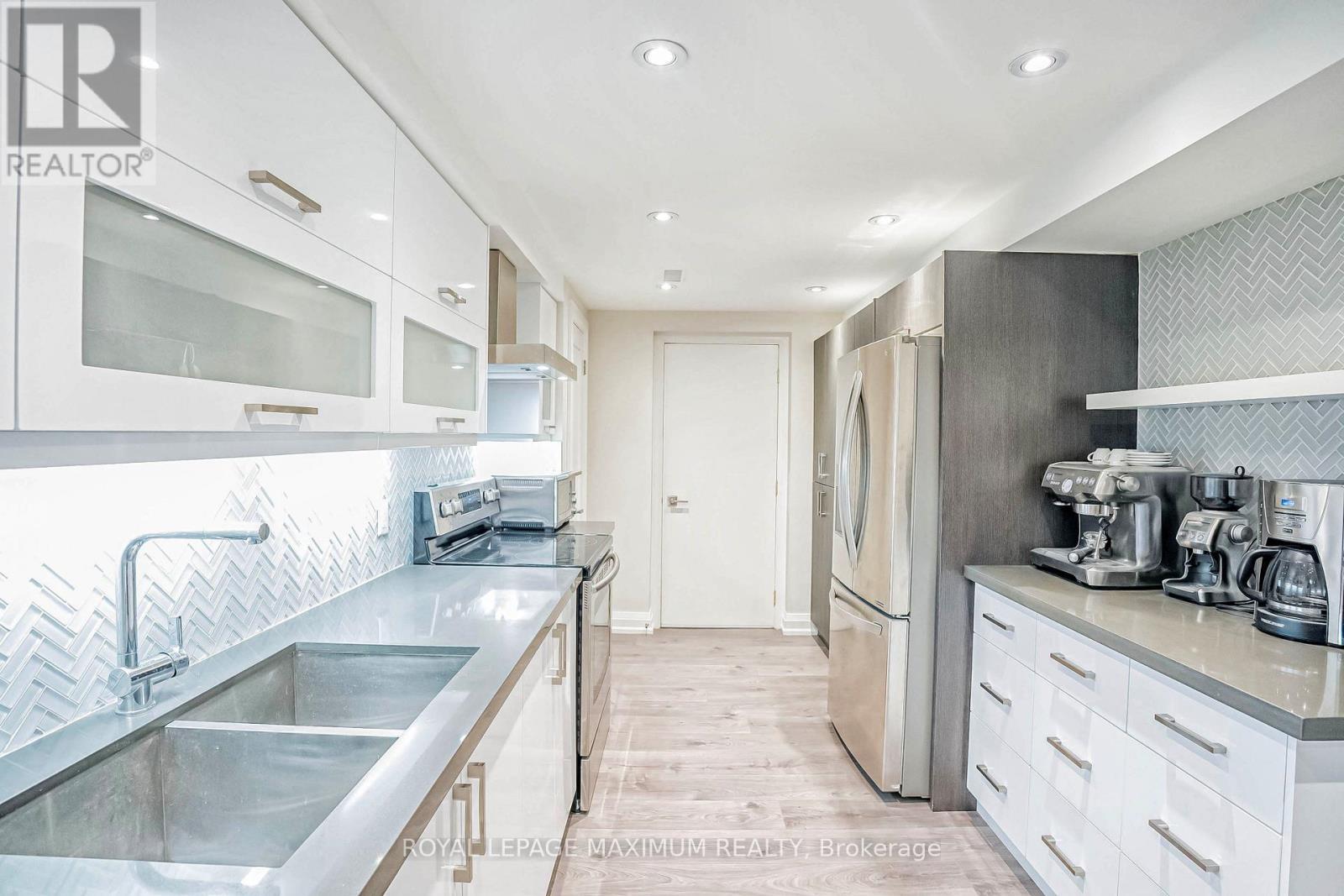 












BASEMENT - 19 CORNER BROOK CRESCENT

,
Vaughan,




Ontario
L4H0J7

