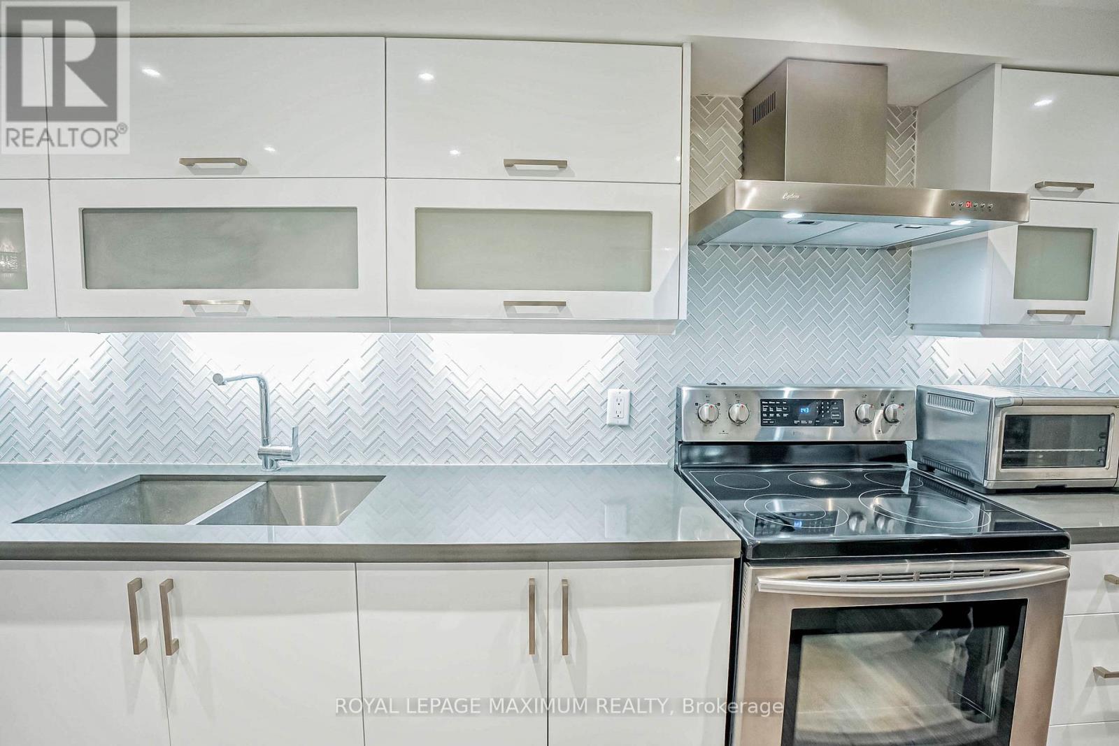 












BASEMENT - 19 CORNER BROOK CRESCENT

,
Vaughan,




Ontario
L4H0J7

