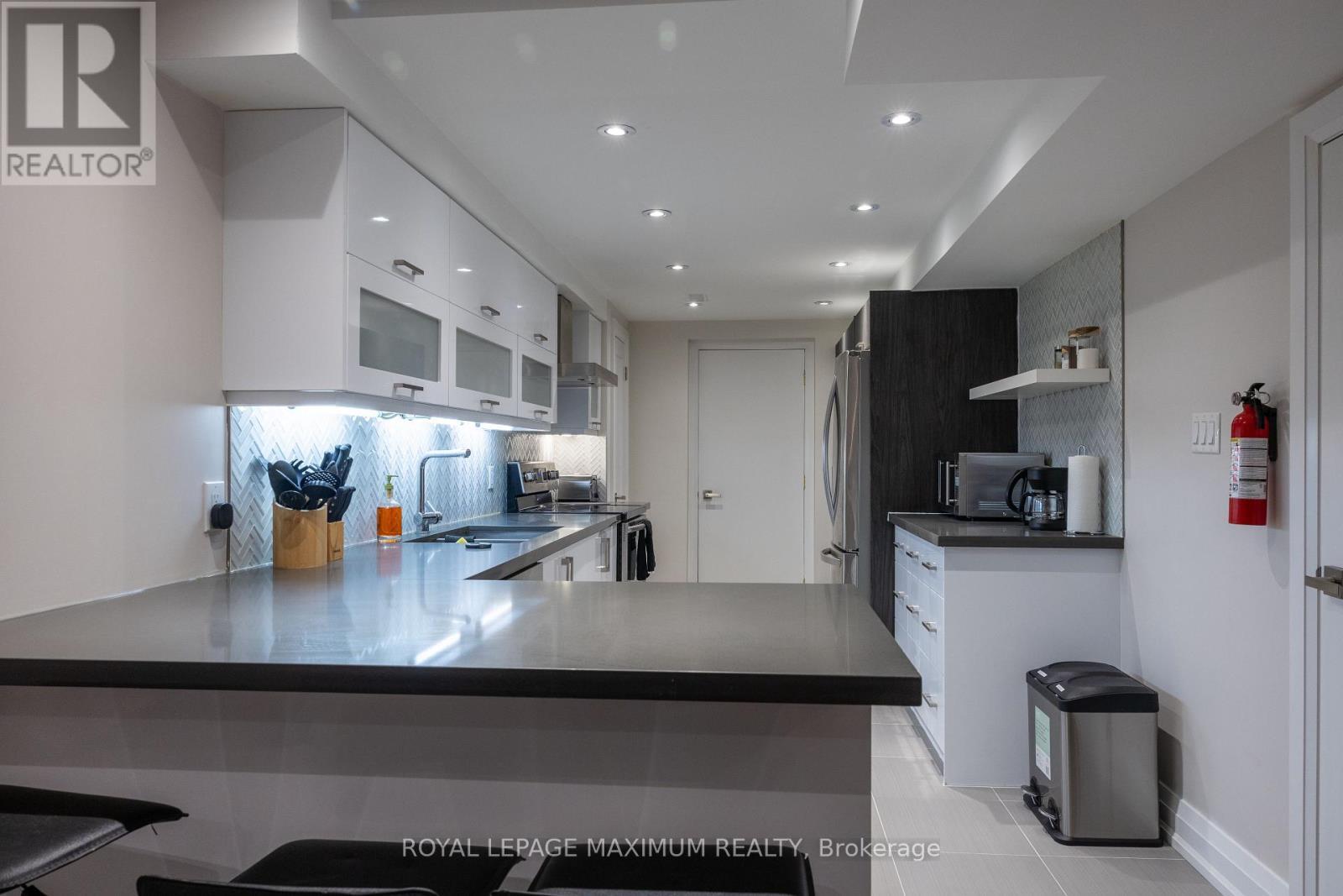 












BASEMENT - 19 CORNER BROOK CRESCENT

,
Vaughan,




Ontario
L4H0J7

