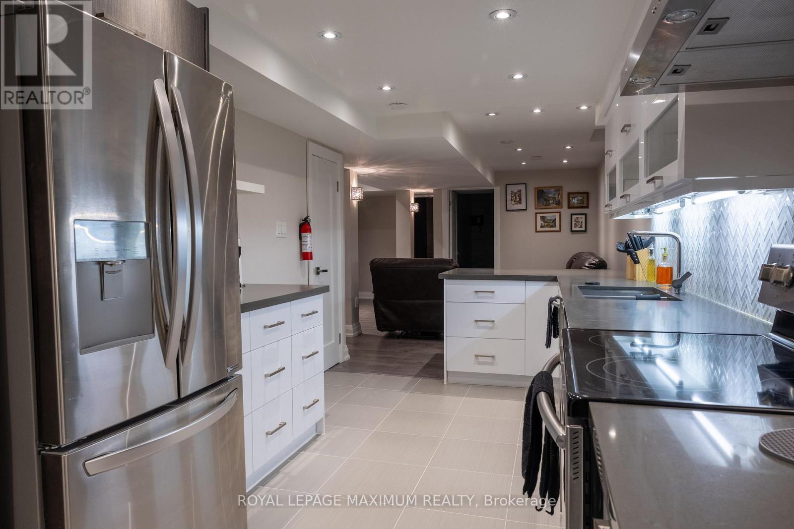 












BASEMENT - 19 CORNER BROOK CRESCENT

,
Vaughan,




Ontario
L4H0J7


