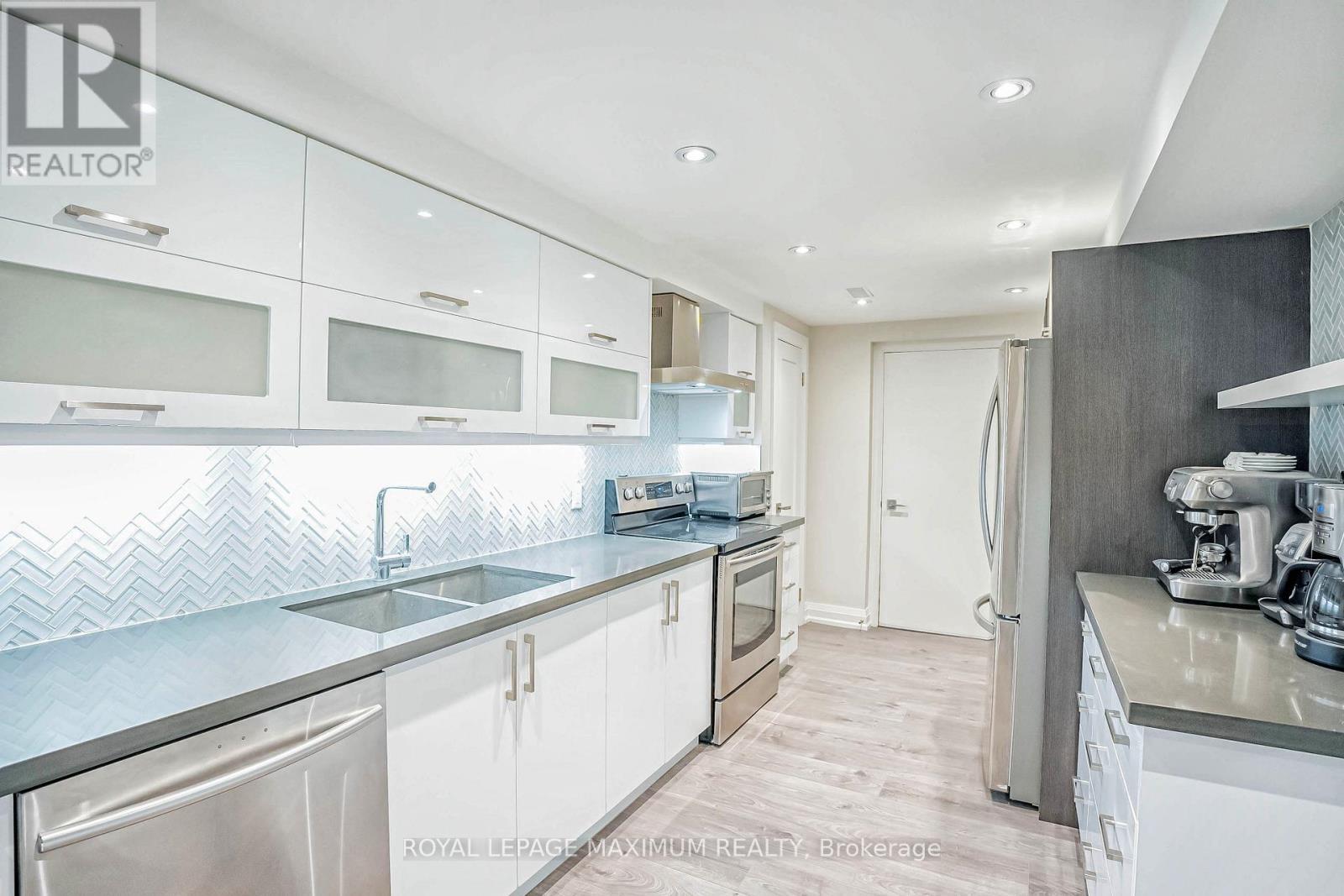












BASEMENT - 19 CORNER BROOK CRESCENT

,
Vaughan,




Ontario
L4H0J7

