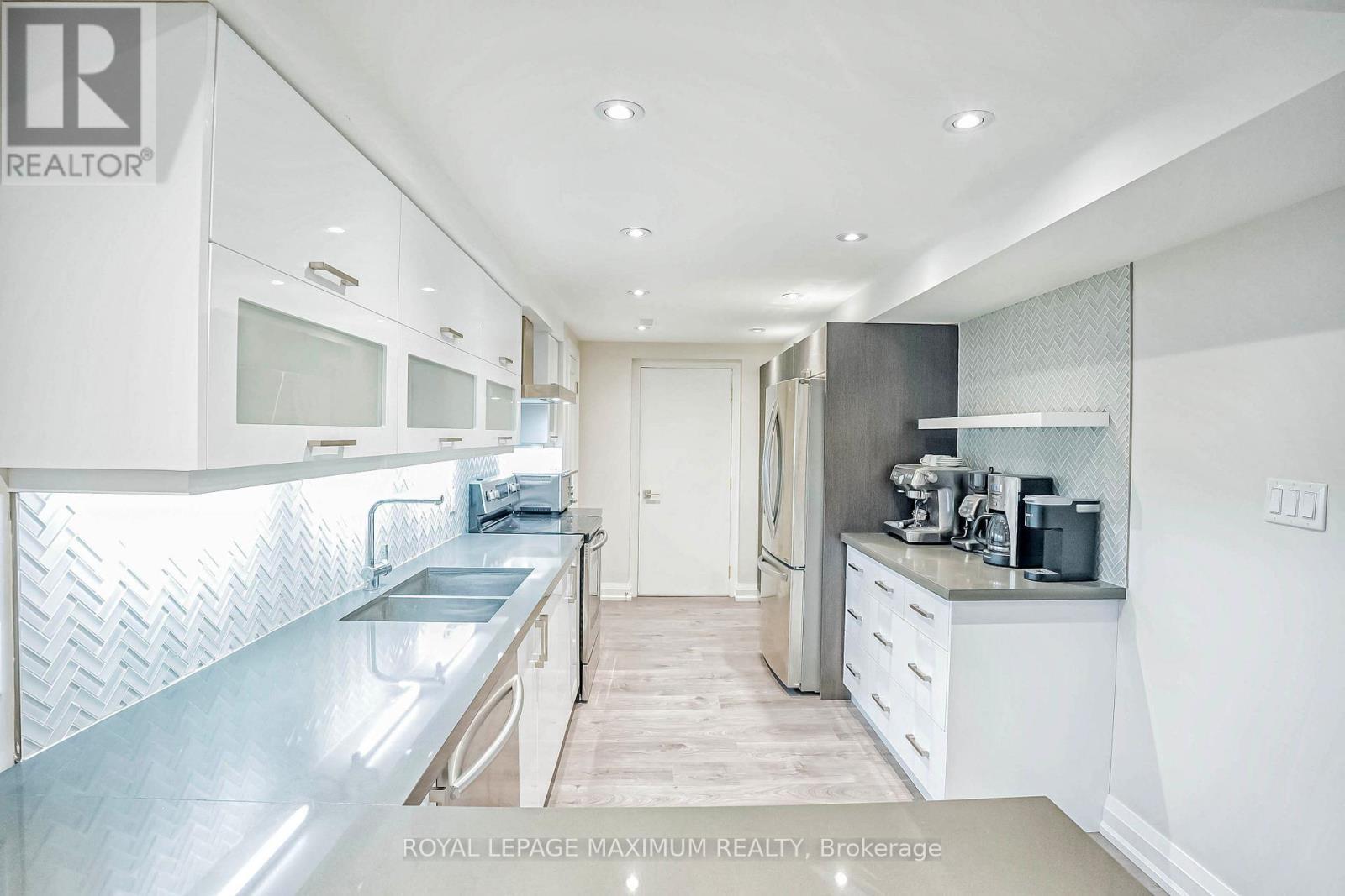 












BASEMENT - 19 CORNER BROOK CRESCENT

,
Vaughan,




Ontario
L4H0J7

