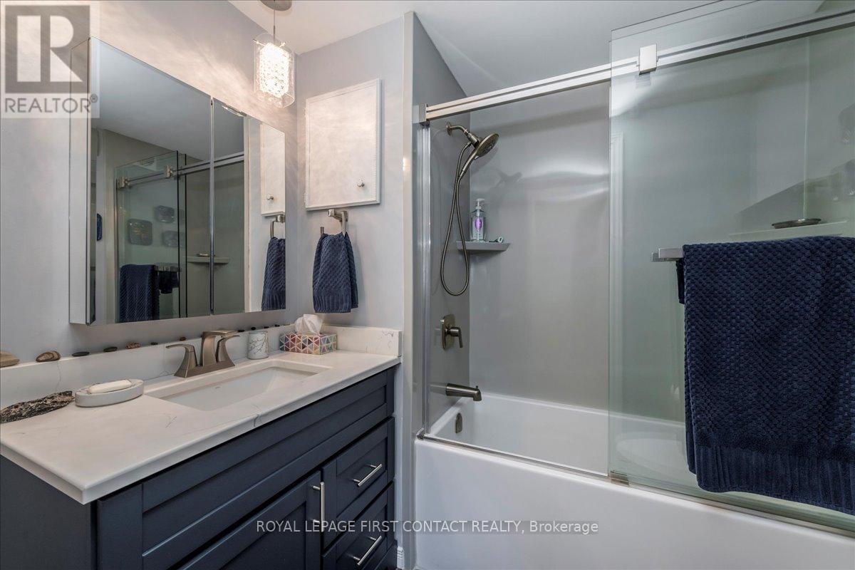 












23 MIMOSA CRESCENT

,
Innisfil,




Ontario
L9S1P9

