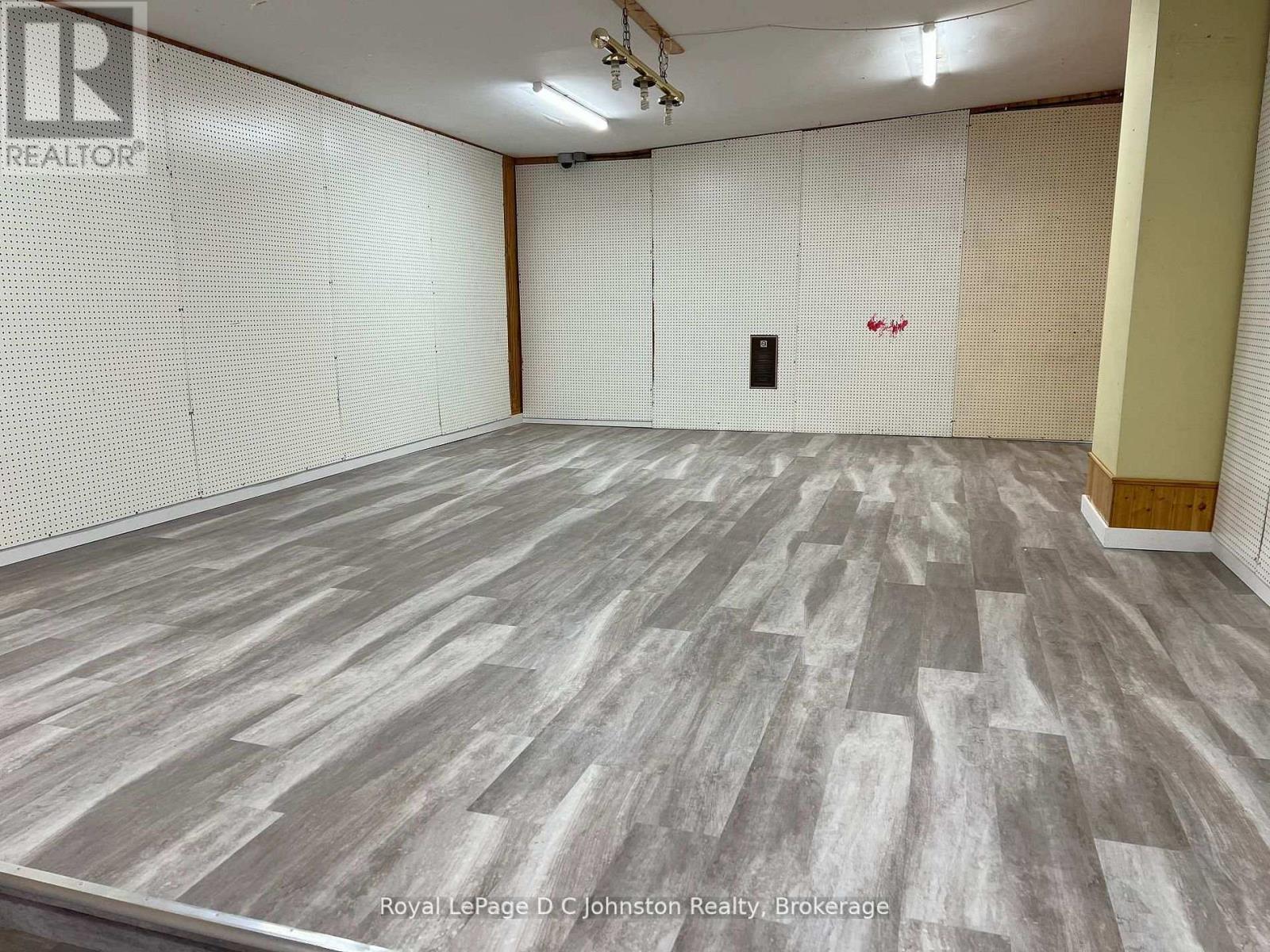 












3643 21 HIGHWAY

,
Kincardine,




Ontario
N0G2T0

