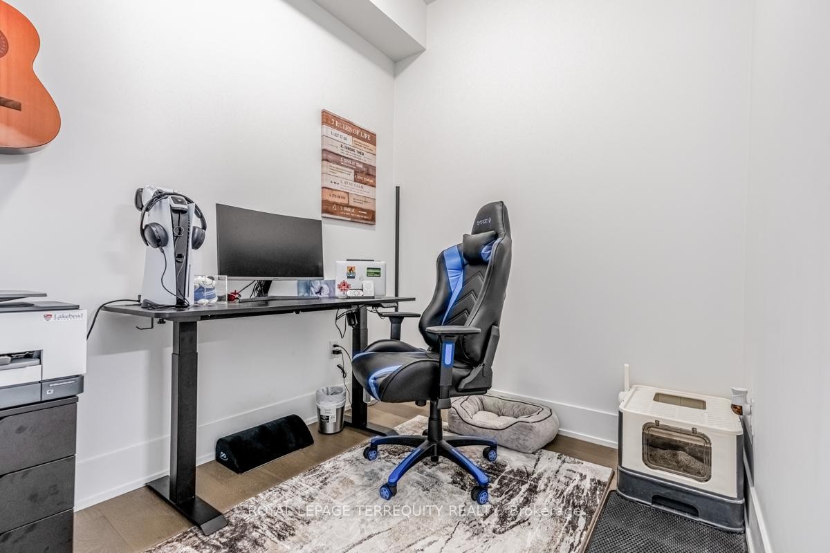 









1063


Douglas McCurdy

Common, 702,
Mississauga,




ON
L5G 0C5


