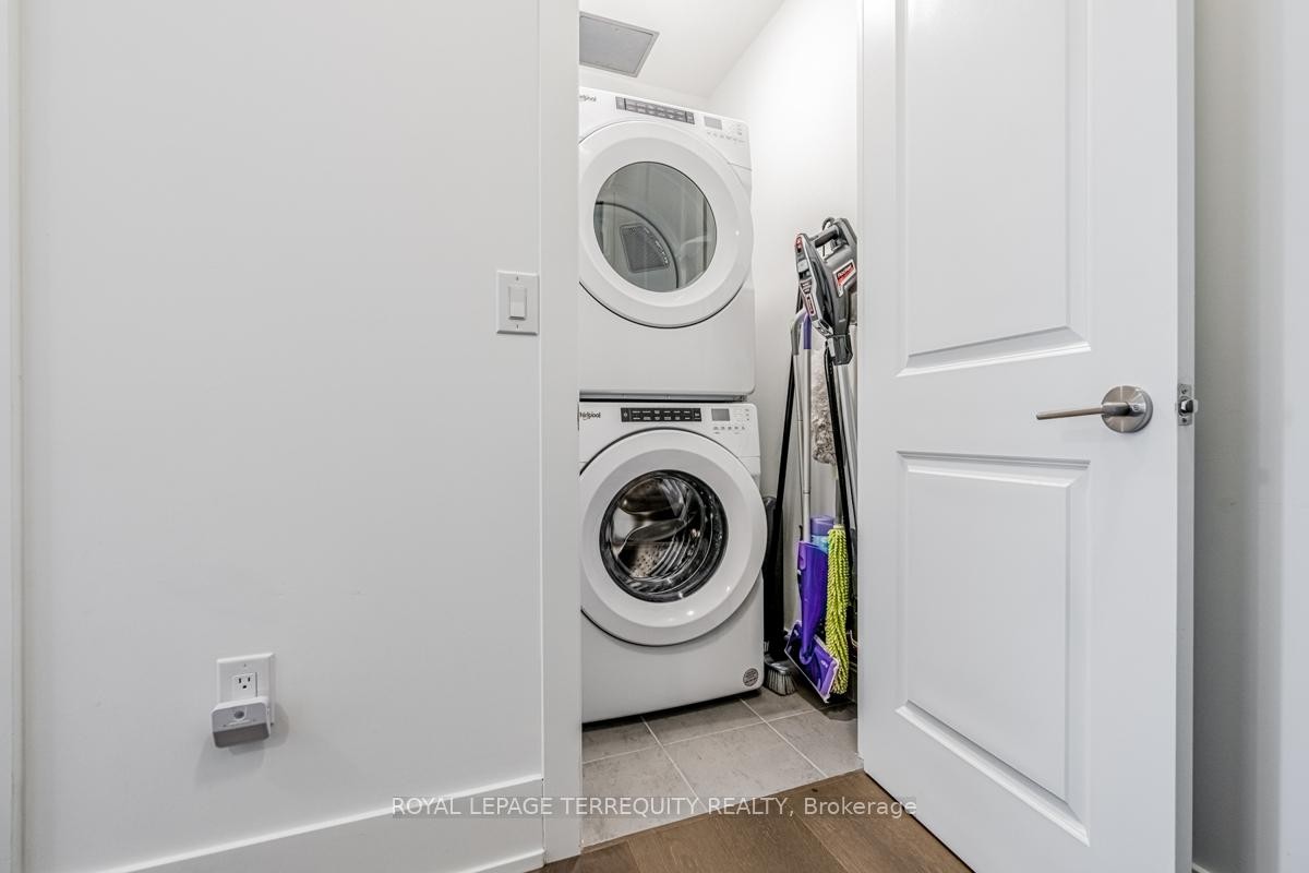 









1063


Douglas McCurdy

Common, 702,
Mississauga,




ON
L5G 0C5

