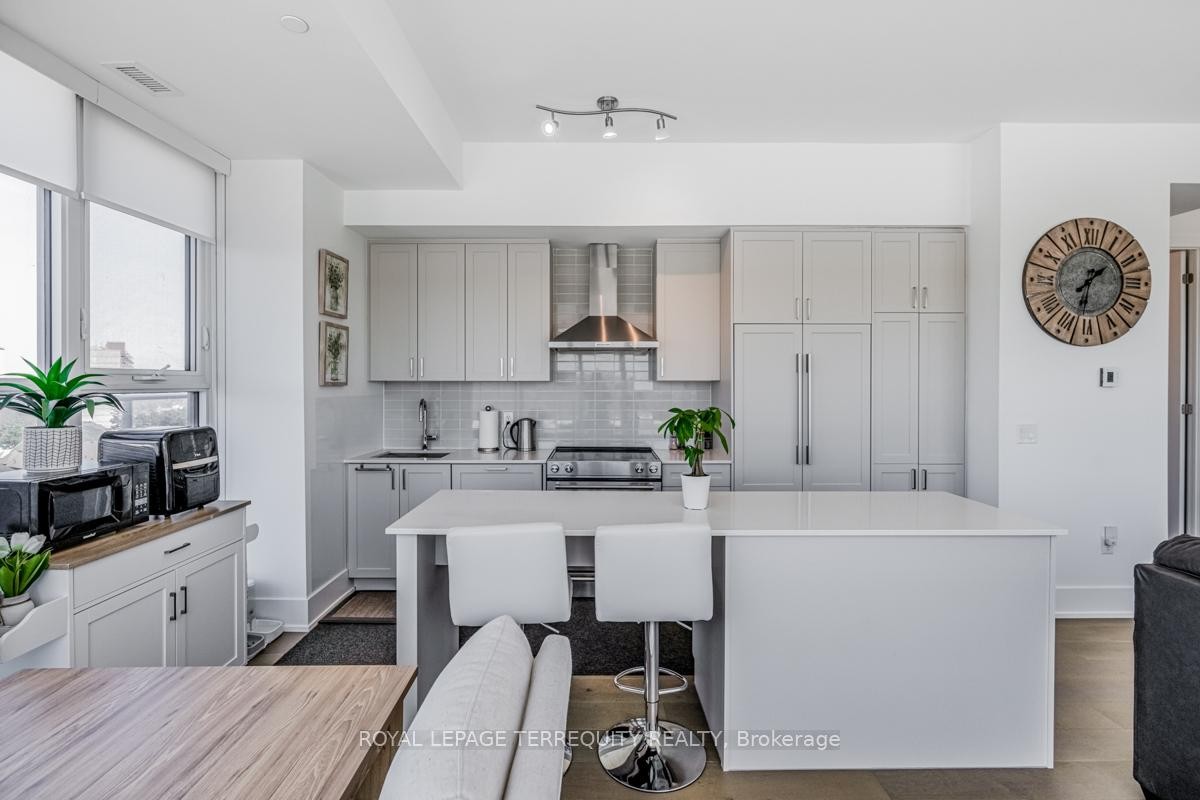









1063


Douglas McCurdy

Common, 702,
Mississauga,




ON
L5G 0C5

