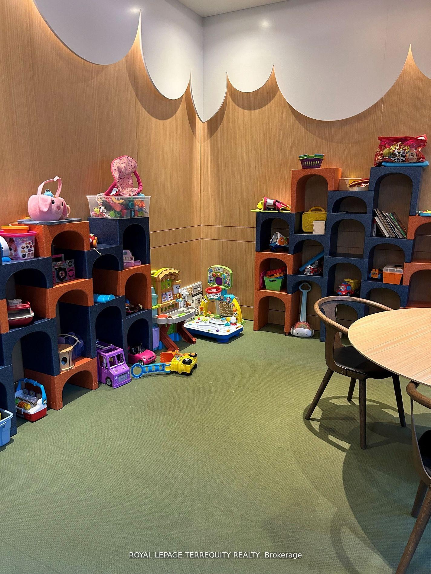 









17


Bathurst

Street, 807,
Toronto,




ON
M5V 0N1

