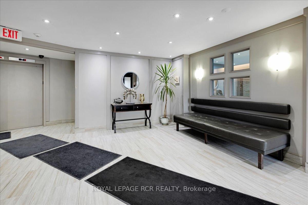 









260


Davis

Drive, 613,
Newmarket,




ON
L3Y 7C3

