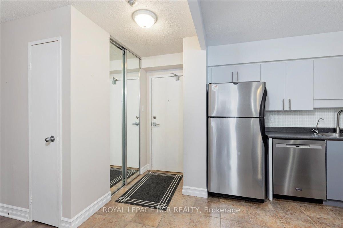 









260


Davis

Drive, 613,
Newmarket,




ON
L3Y 7C3

