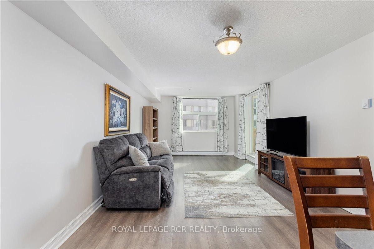 









260


Davis

Drive, 613,
Newmarket,




ON
L3Y 7C3

