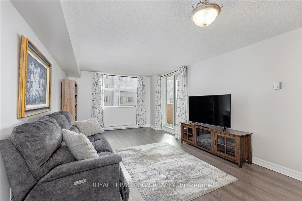 









260


Davis

Drive, 613,
Newmarket,




ON
L3Y 7C3


