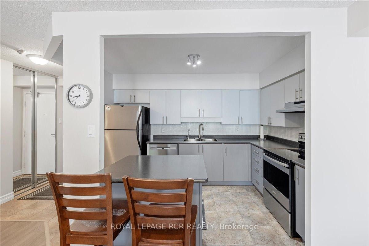 









260


Davis

Drive, 613,
Newmarket,




ON
L3Y 7C3


