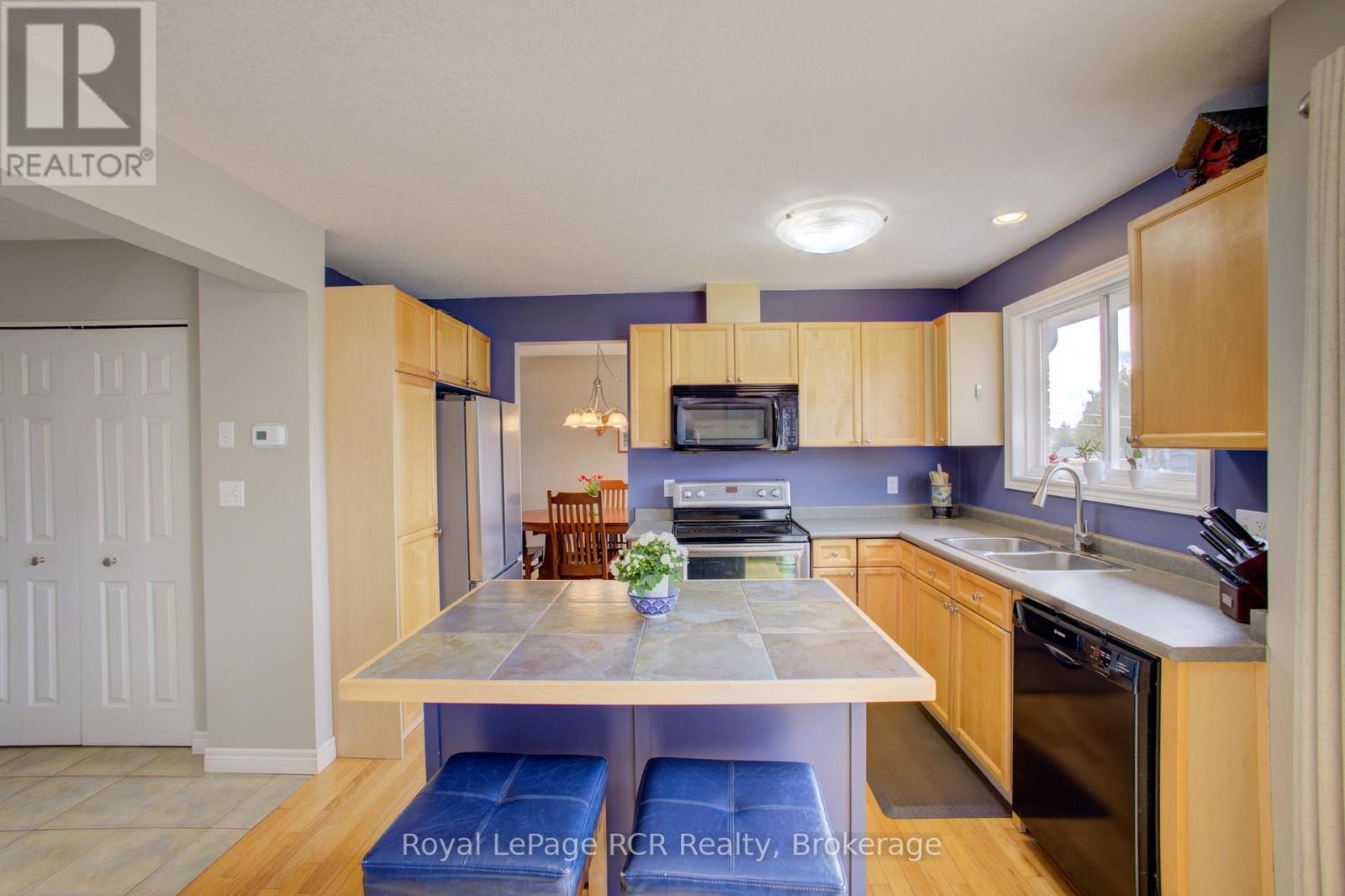 












232 CONESTOGA STREET N

,
Wellington North (Arthur),




Ontario
N0G1A0

