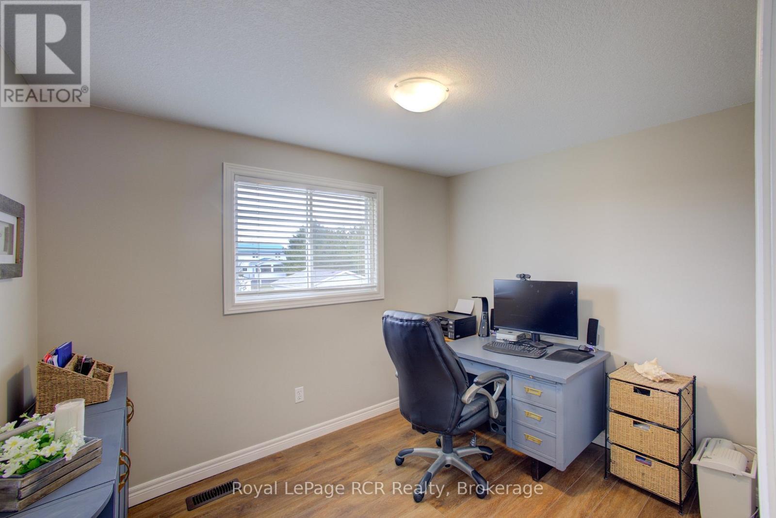 












232 CONESTOGA STREET N

,
Wellington North (Arthur),




Ontario
N0G1A0

