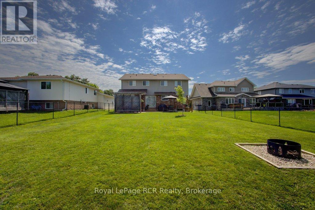 












232 CONESTOGA STREET N

,
Wellington North (Arthur),




Ontario
N0G1A0

