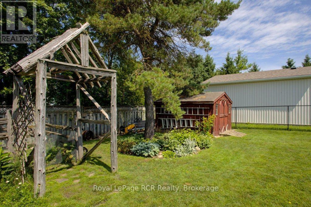 












232 CONESTOGA STREET N

,
Wellington North (Arthur),




Ontario
N0G1A0

