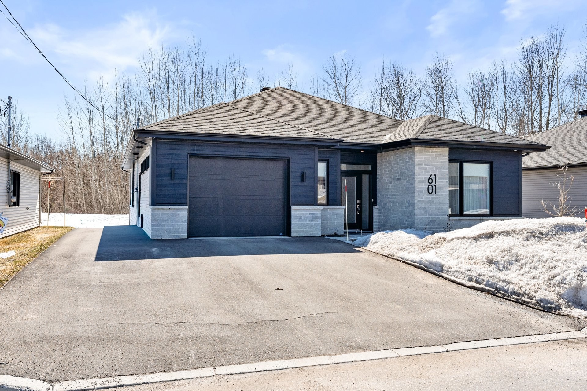 









6101


Place des Ruisseaux

,
Saint-Félix-de-Valois,




QC
J0K2M0


