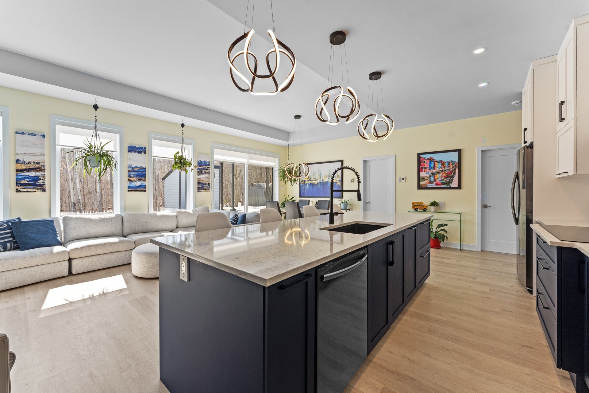 









6101


Place des Ruisseaux

,
Saint-Félix-de-Valois,




QC
J0K2M0

