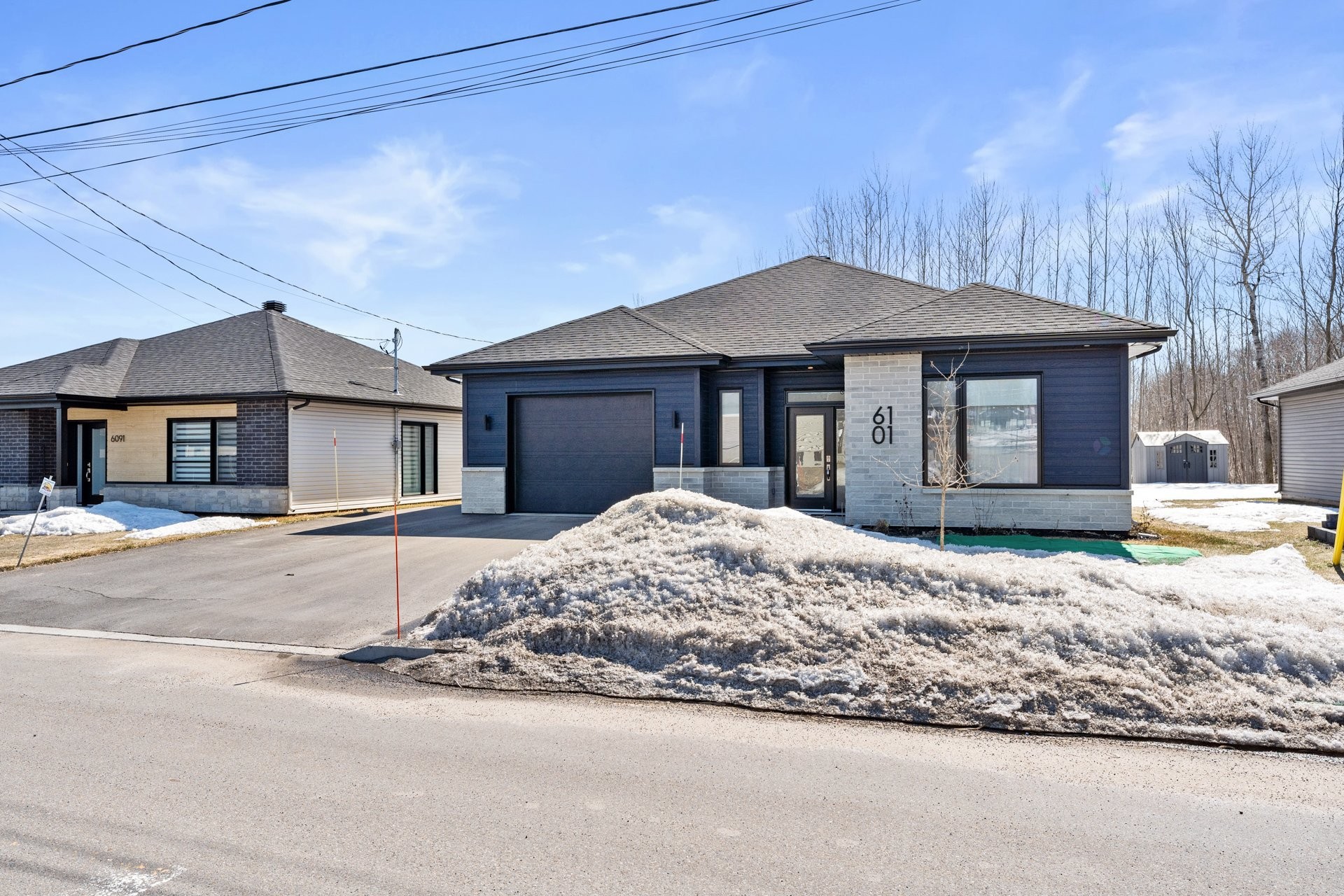 









6101


Place des Ruisseaux

,
Saint-Félix-de-Valois,




QC
J0K2M0

