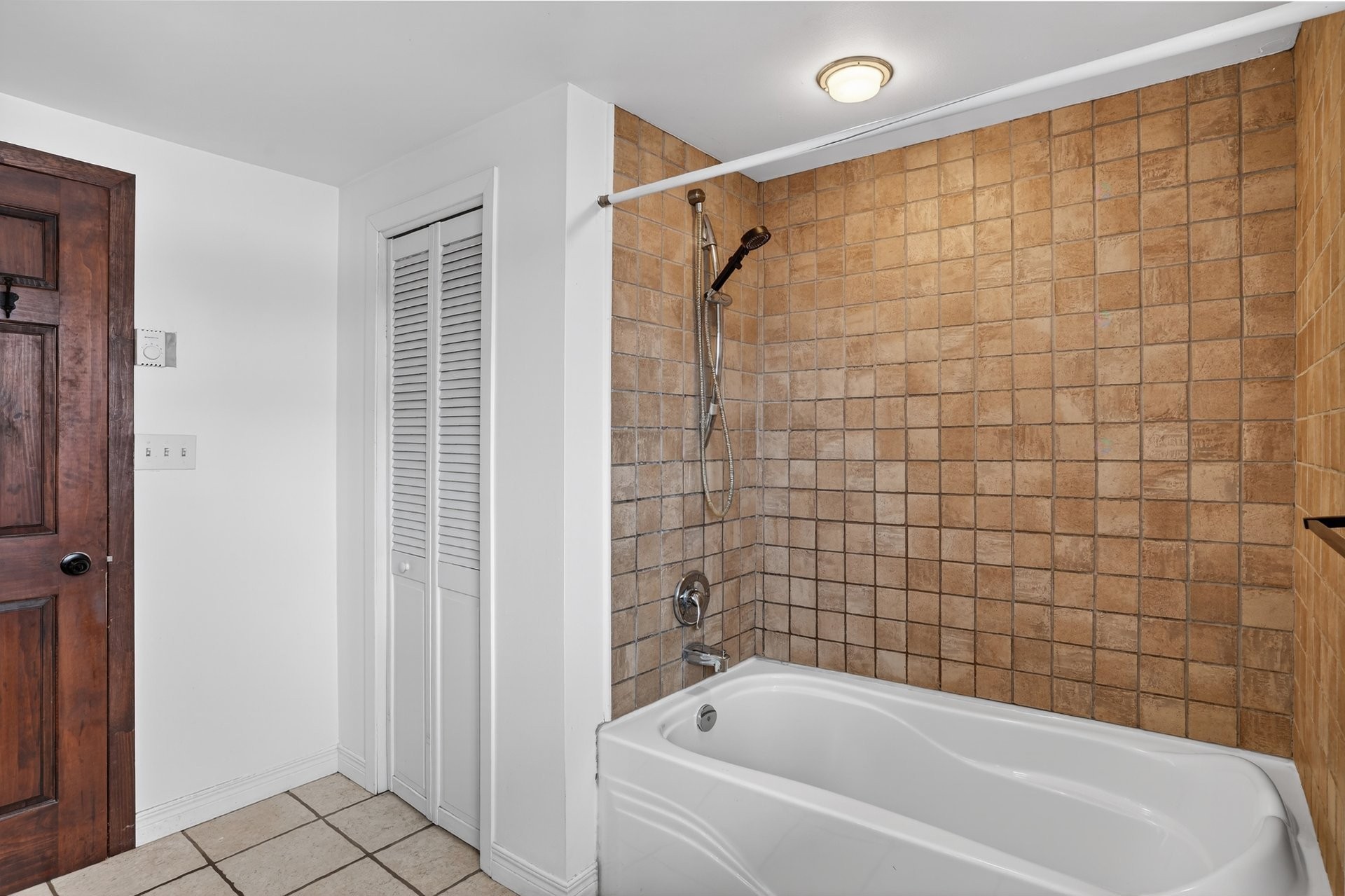 









580


6e Avenue

,
Saint-Jérôme,




QC
J7Z5H9

