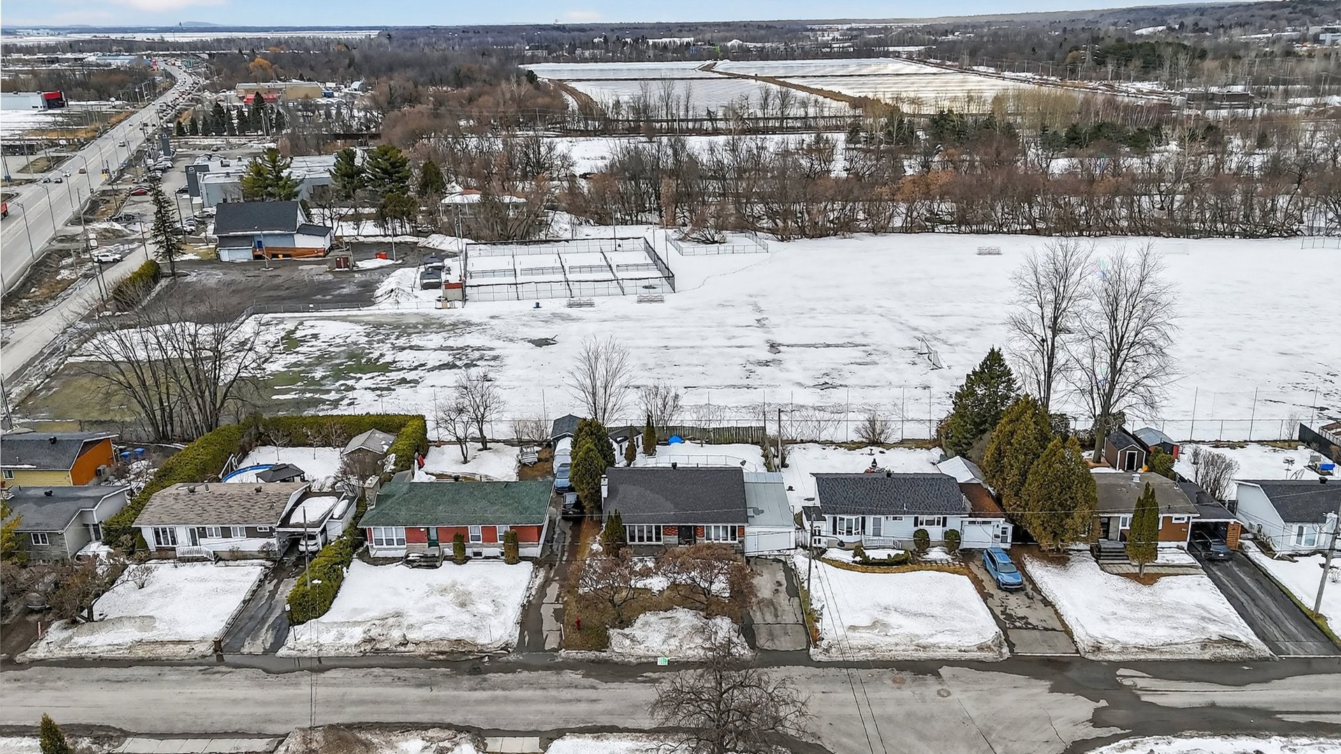 









580


6e Avenue

,
Saint-Jérôme,




QC
J7Z5H9

