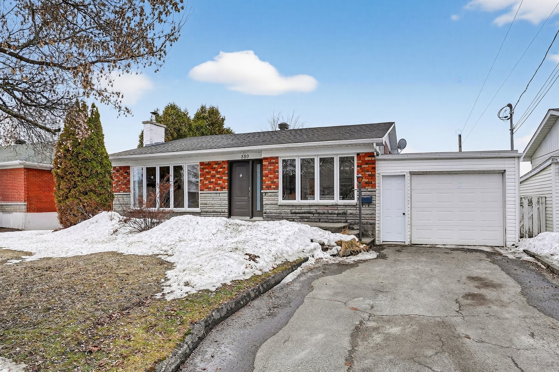 









580


6e Avenue

,
Saint-Jérôme,




QC
J7Z5H9

