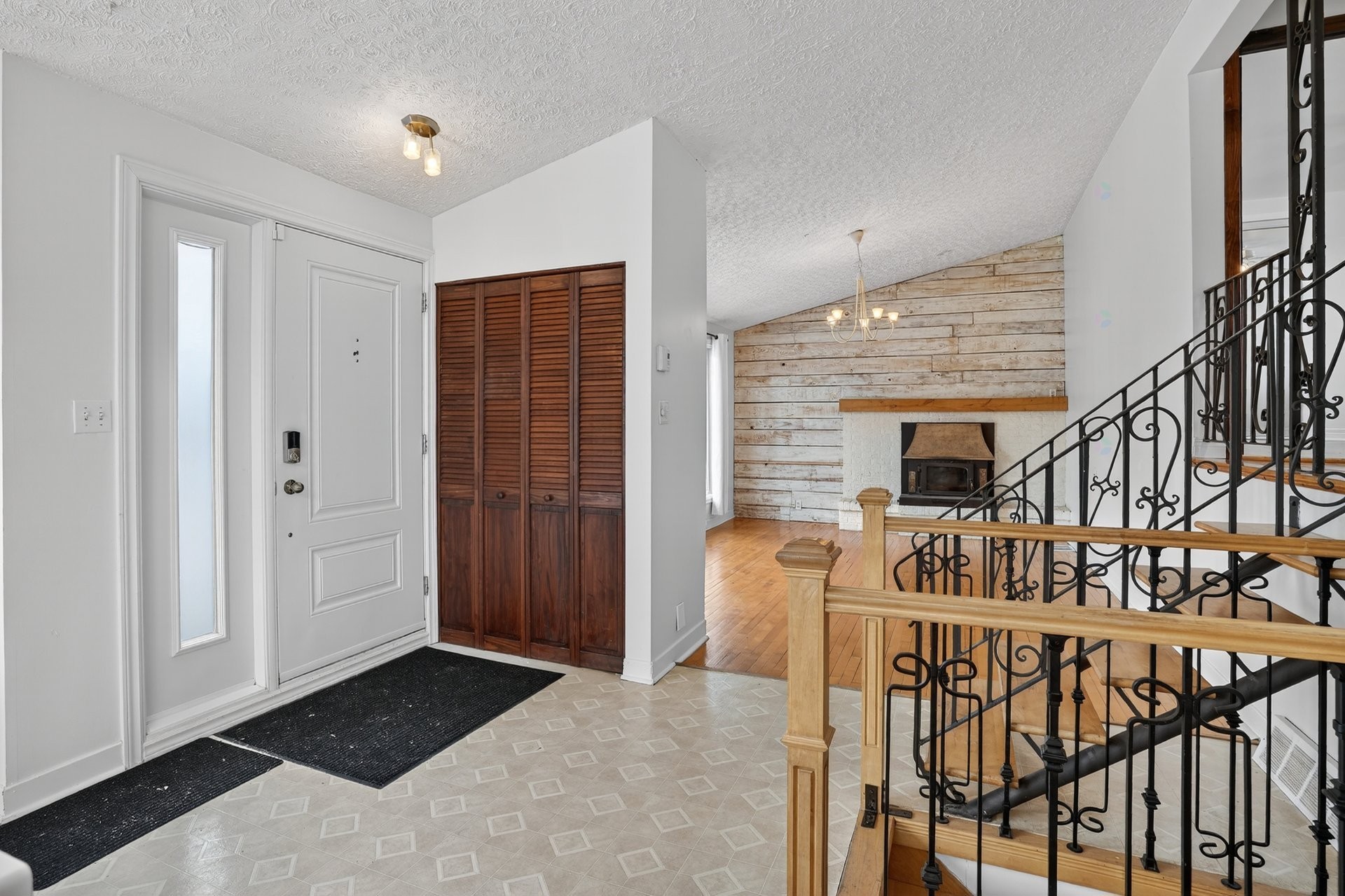 









580


6e Avenue

,
Saint-Jérôme,




QC
J7Z5H9

