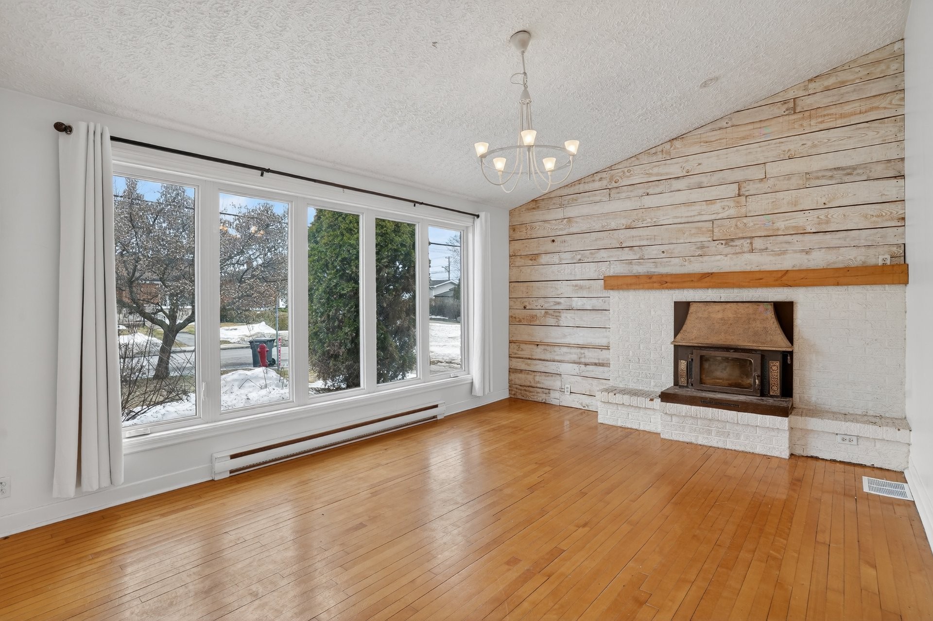 









580


6e Avenue

,
Saint-Jérôme,




QC
J7Z5H9


