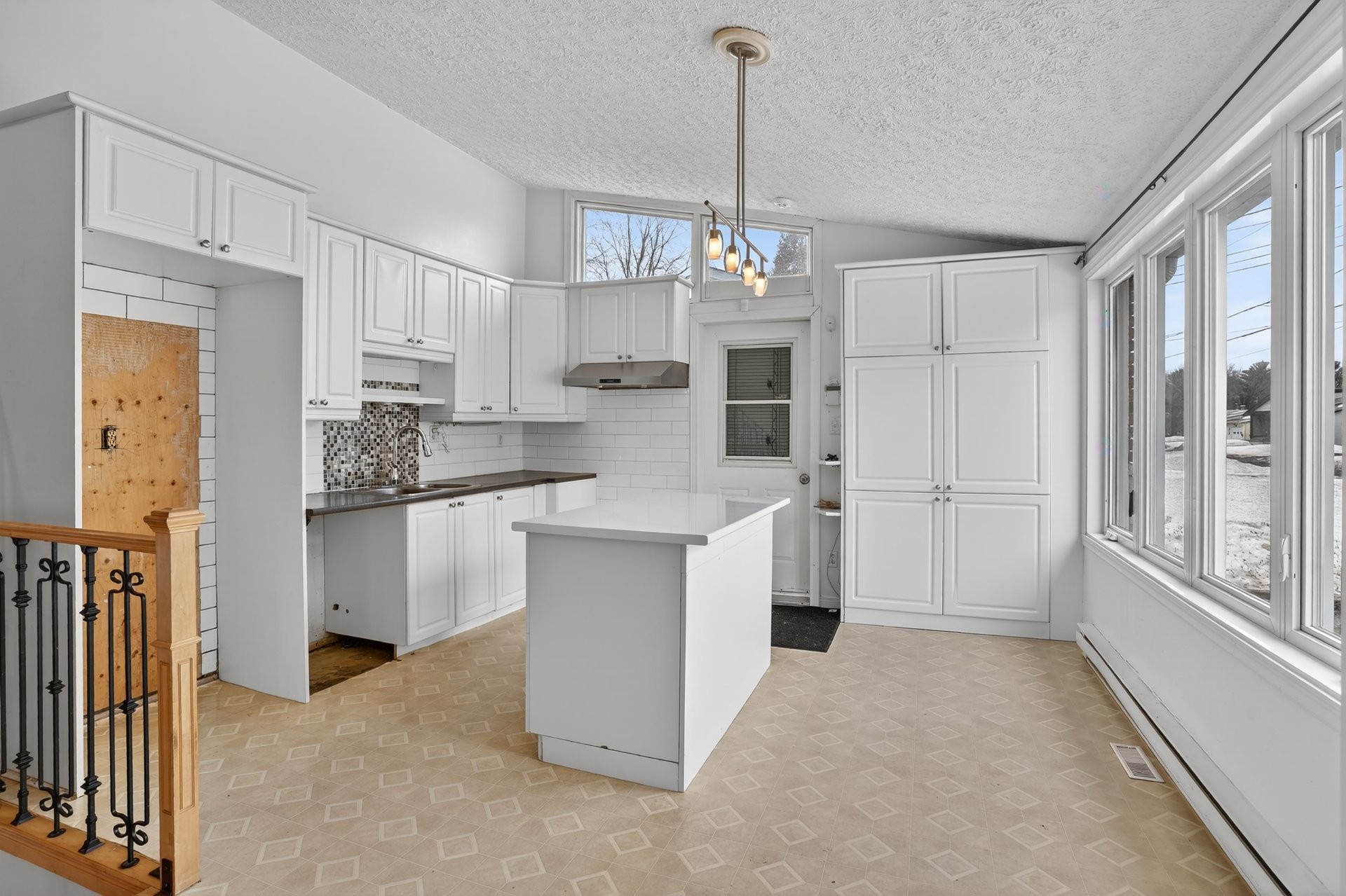 









580


6e Avenue

,
Saint-Jérôme,




QC
J7Z5H9

