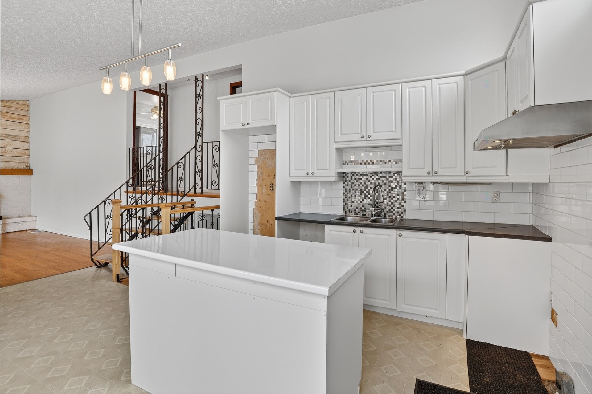 









580


6e Avenue

,
Saint-Jérôme,




QC
J7Z5H9

