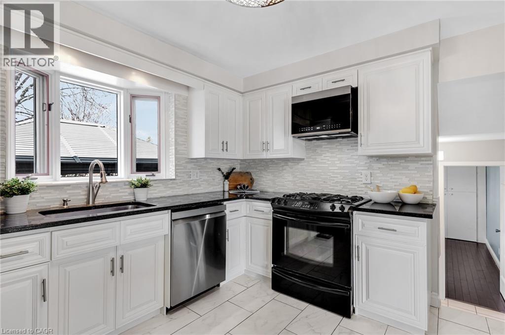 












86 MCGARRY Drive

,
Kitchener,




Ontario
N2N1A4

