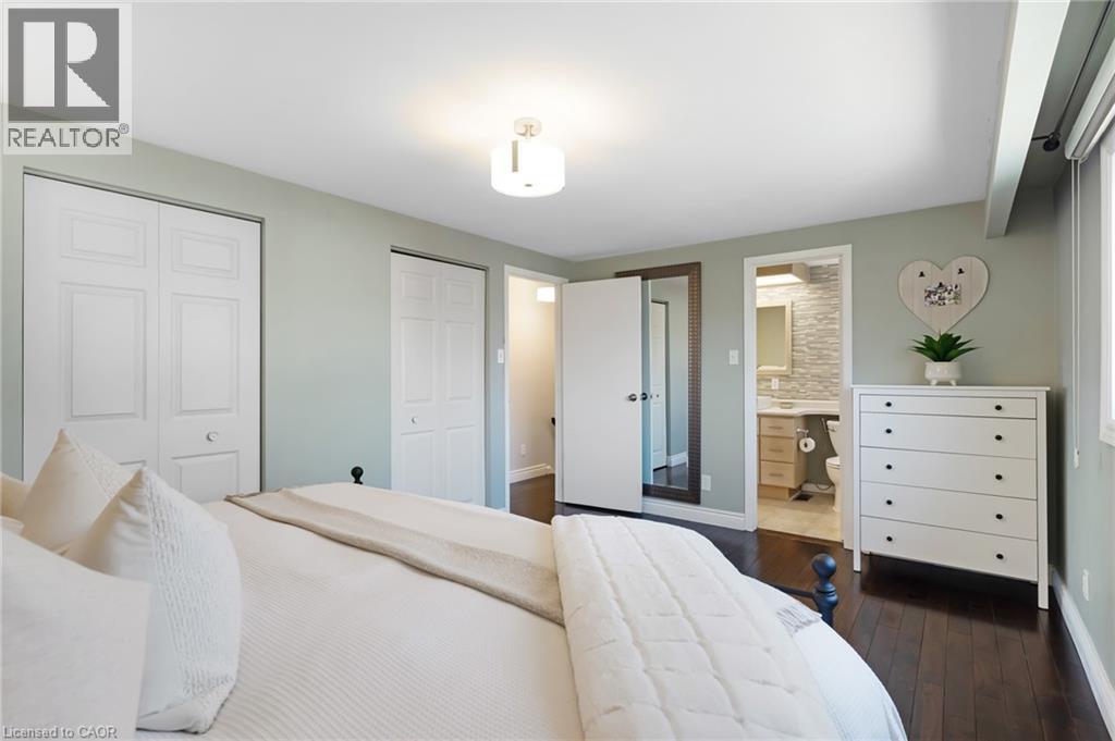 












86 MCGARRY Drive

,
Kitchener,




Ontario
N2N1A4

