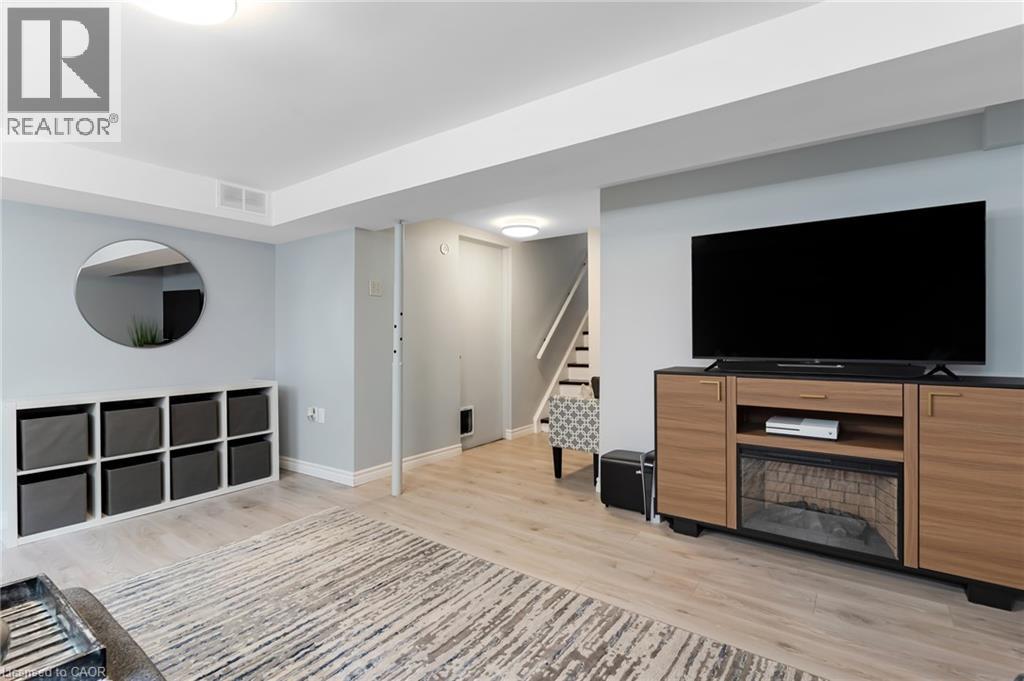 












86 MCGARRY Drive

,
Kitchener,




Ontario
N2N1A4


