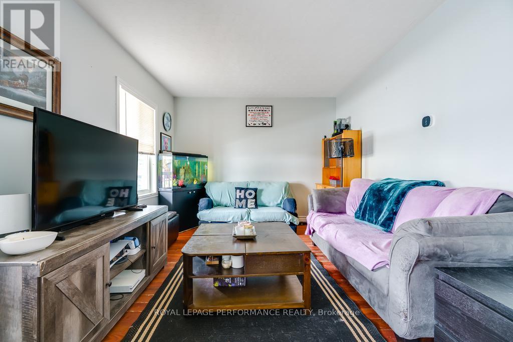 












4 LAUBER AVENUE

,
Cornwall,




Ontario
K6J2V9

