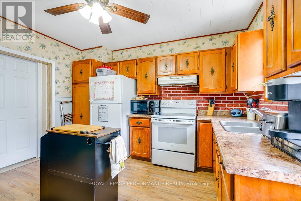 












4 LAUBER AVENUE

,
Cornwall,




Ontario
K6J2V9

