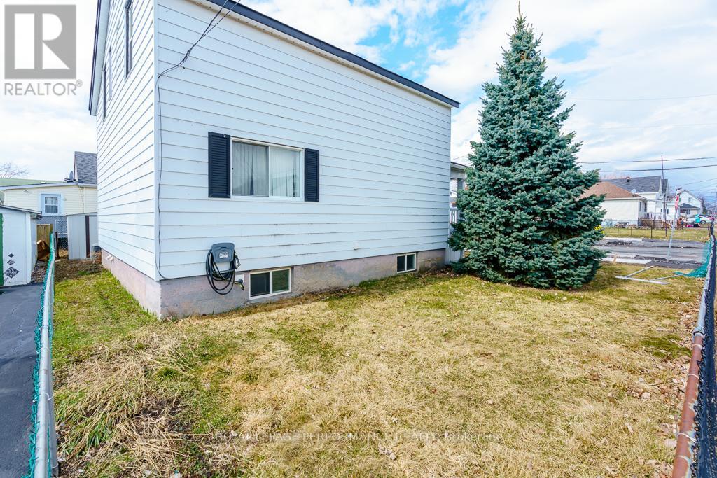 












4 LAUBER AVENUE

,
Cornwall,




Ontario
K6J2V9

