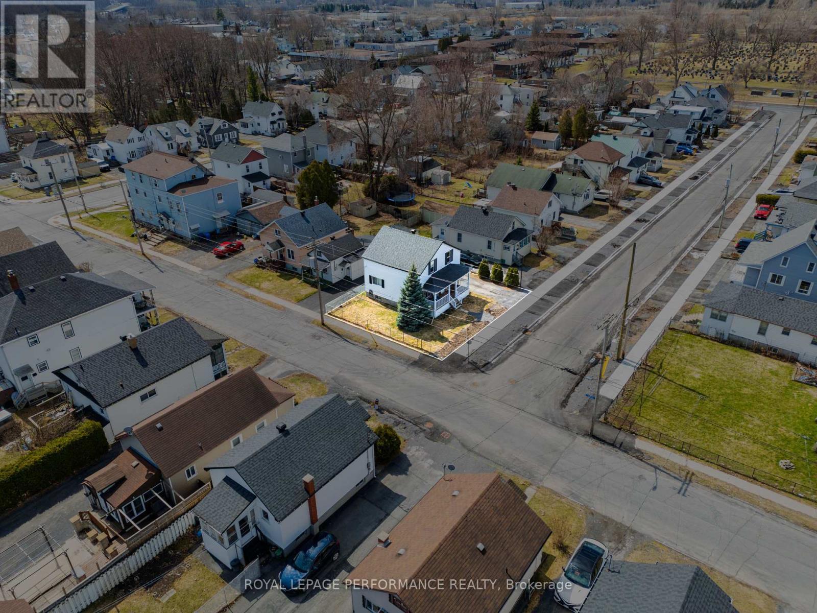 












4 LAUBER AVENUE

,
Cornwall,




Ontario
K6J2V9

